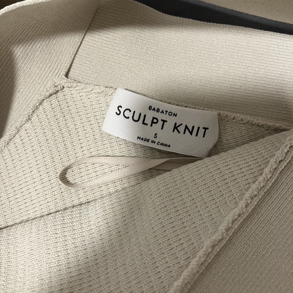 Aritzia Sculpt Knit Criss Cross Cropped Tank in Matte Pearl Size S - Picture 5 of 5